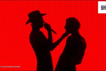 Під час виступу учасник із Сан-Маріно поцілував гітариста