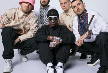 Украинская вышиванка - это классно: Kalush Orchestra сделали совместное фото в национальных рубашках