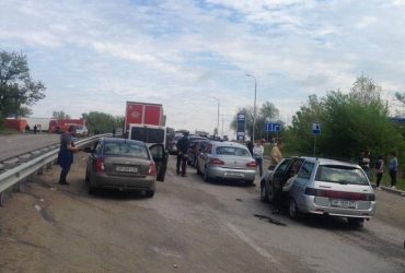 Чекали понад 3 дні: автоколону з маріупольцями пропустили до Запоріжжя (фото)