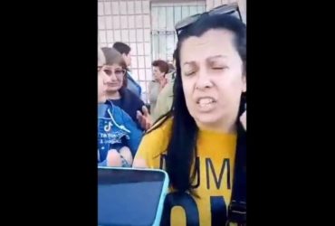 Россияне отошли, а наших бросили: жены оккупантов из ЛНР вышли на митинг (видео)