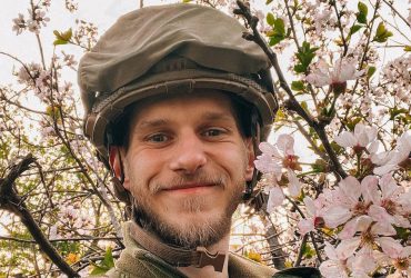 Боєць Азова заспівав Stefania під звуки вибухів: щемливе відео