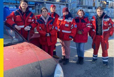 Без зв’язку з пацієнтами та лікарнями: фельдшер із Маріуполя розказав про роботу під обстрілами