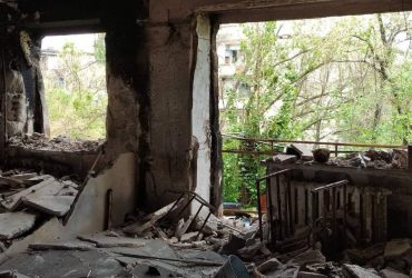 Россияне нанесли удары по Луганщине: повреждена больница, много погибших и раненых (фото)
