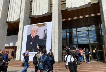 У Києві прощаються з першим президентом сучасної України Леонідом Кравчуком (фото, відео)