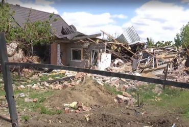 Садять городи й годують військових: у селі Кам'янське під обстрілами живуть безстрашні жінки