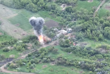 Бойцы 25-й бригады метким выстрелом уничтожили БМП-1 и поджарили оккупантов (видео)