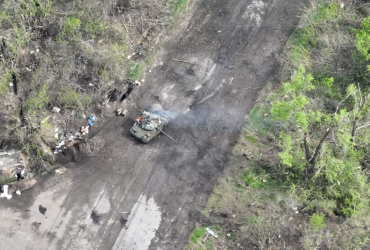 Охота на российский танк: в Харьковской области ВСУ уничтожили Т-80 (видео)