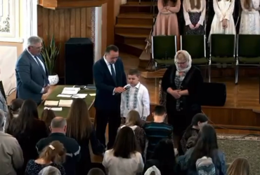 У Луцьку дитина в церкві молилася, щоб від хвороби Путіна не змогли придумати ліки (відео)