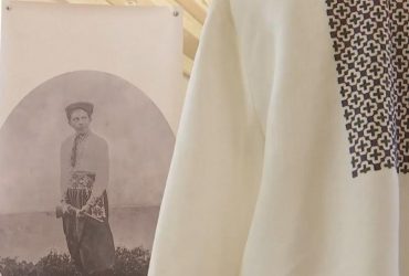 Мастерица из Львова воссоздала вышитую рубашку Бандеры: как она выглядит (видео)