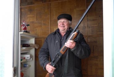 Воно ух - й впало: пенсіонер з Чернігова розповів, як намагався з рушниці збити літак