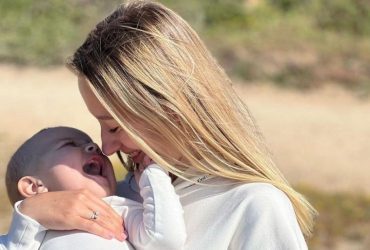 Ребенок мучается: жена украинского певца перепугалась из-за недуга сына (фото)