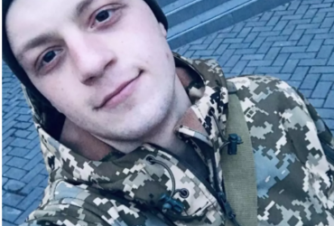 Узнали по татуировке: мать военного рассказала, как вывезла его тело в багажнике из-под Херсона