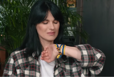 Єфросиніна зі сльозами на очах показала прощальний подарунок чоловіка (відео)