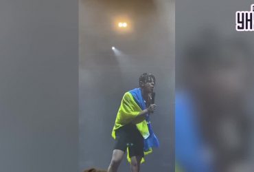 Yungblud послал Путина со сцены