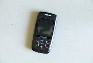 Коли смартфони під санкціями: росіян почали переводити на кнопкові телефони