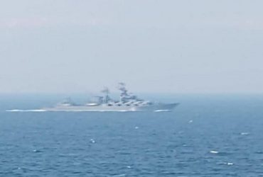 Опубликована новая запись с крейсера Москва возле Змеиного: предлагали ВСУ сдасться