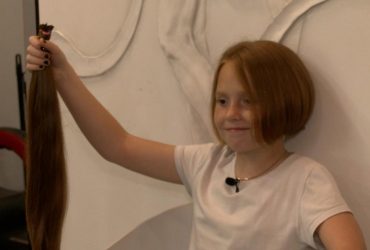 9-річна українка розчулила мережу: обрізала волосся, щоб допомогти ЗСУ (фото, відео)