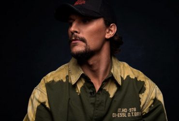 Секс-символ Цымбалюк рассказал, как его родные выжили в Мариуполе: Пили воду из труб и ели кусочек сала