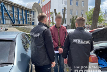 Мошенник выманил у девушки деньги, пообещав эвакуировать ее родных из Мариуполя – полиция