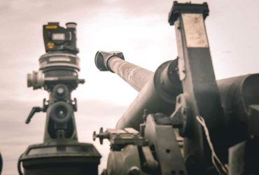 Військові показали, як гармата FH70 на передовій дає жару росіянам (відео)