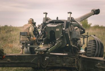 Боги войны: ВСУ благодаря новой гаубице уничтожили колонну российских танков (видео)