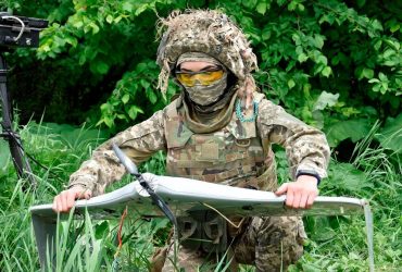 ЗСУ показали, як українська розвідниця з допомогою БПЛА вичисляє ворожі позиції (фото, відео)