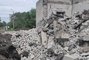 Рашисти авіаударом знищили кінотеатр в Лисичанську (фото, відео)