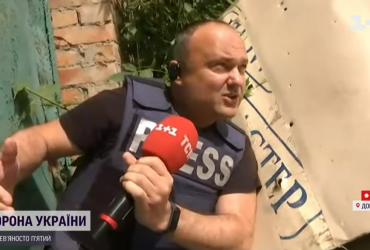 Журналісти ТСН потрапили під обстріл окупантів у прямому ефірі (відео)