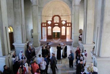 Срезали кресты: московский патриархат оставил в церкви на Львовщине голые стены (видео)