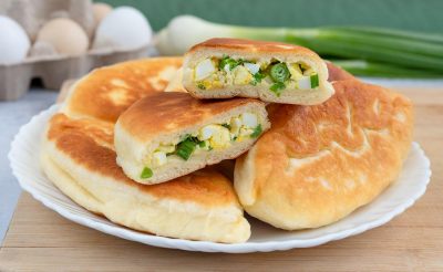 Пирожки с луком и яйцом в духовке — рецепт с фото пошагово