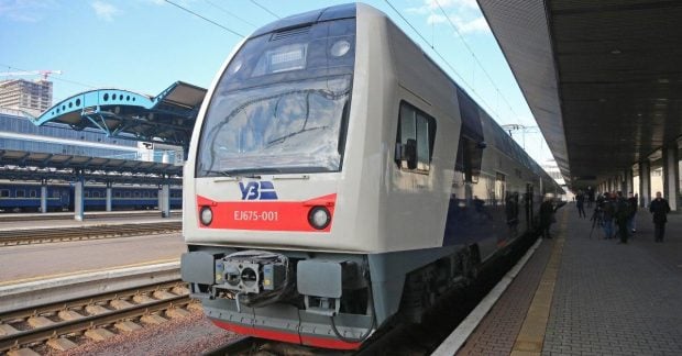 Пасажири залізниці в Україні їздитимуть у двоповерхових вагонах: Мінфін розкрив деталі