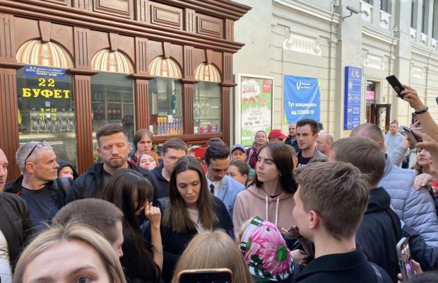 У Росії "захлинулися" від заздрощів через візит Джолі в Україну: запрошують актрису в "ЛДНР"
