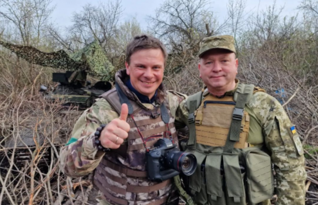 Ведущий "Мира наизнанку" Комаров рассказал, как прятался от российских авиабомб