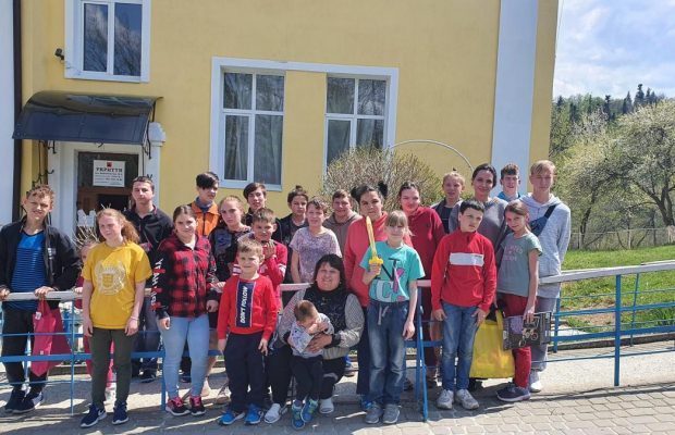 Джолі у Львові: голівудська зірка відвідала евакуйованих дітей Луганщини (фото)