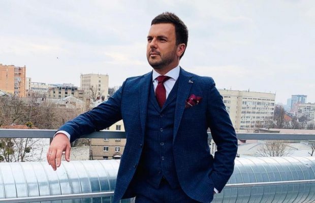 Міг поїхати, але залишився: ведучий "Холостяка" Решетнік пояснив, чому не залишив країну