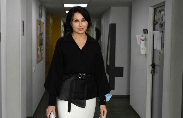 Відому українську ведучу внесли до списку "терористів" РФ: її реакція "вбила" (фото)