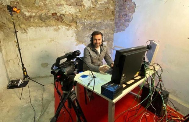 "Вот этот момент": комментатор Евровидения 2022 расплакался, объявляя победу Украины (видео)