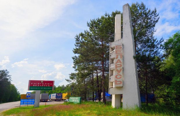 Петиция о введении визового режима с Беларусью набрала 25 тысяч подписей: Зеленский ответил