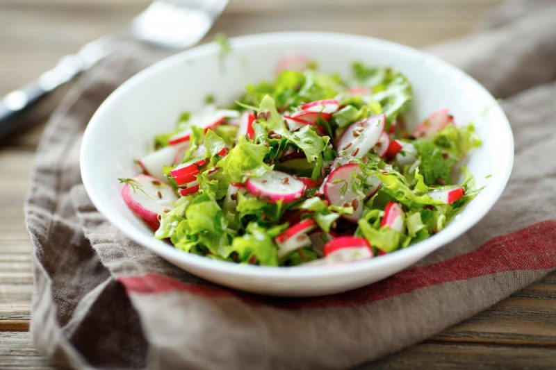 Пять простых салатов из редиса на каждый день
