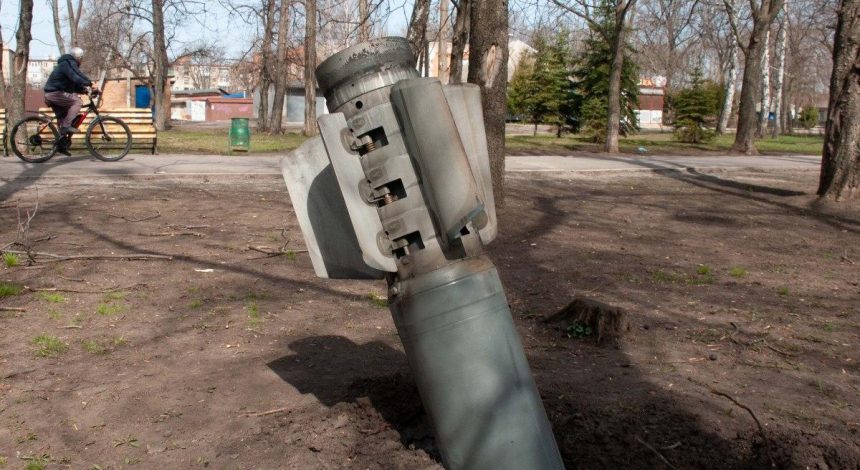Враг ударил ракетами по Днепропетровщине: спасатели ищут под завалами людей