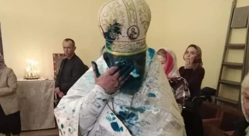 Под Львовом священнику московского патриархата плеснули в лицо зеленкой (фото)