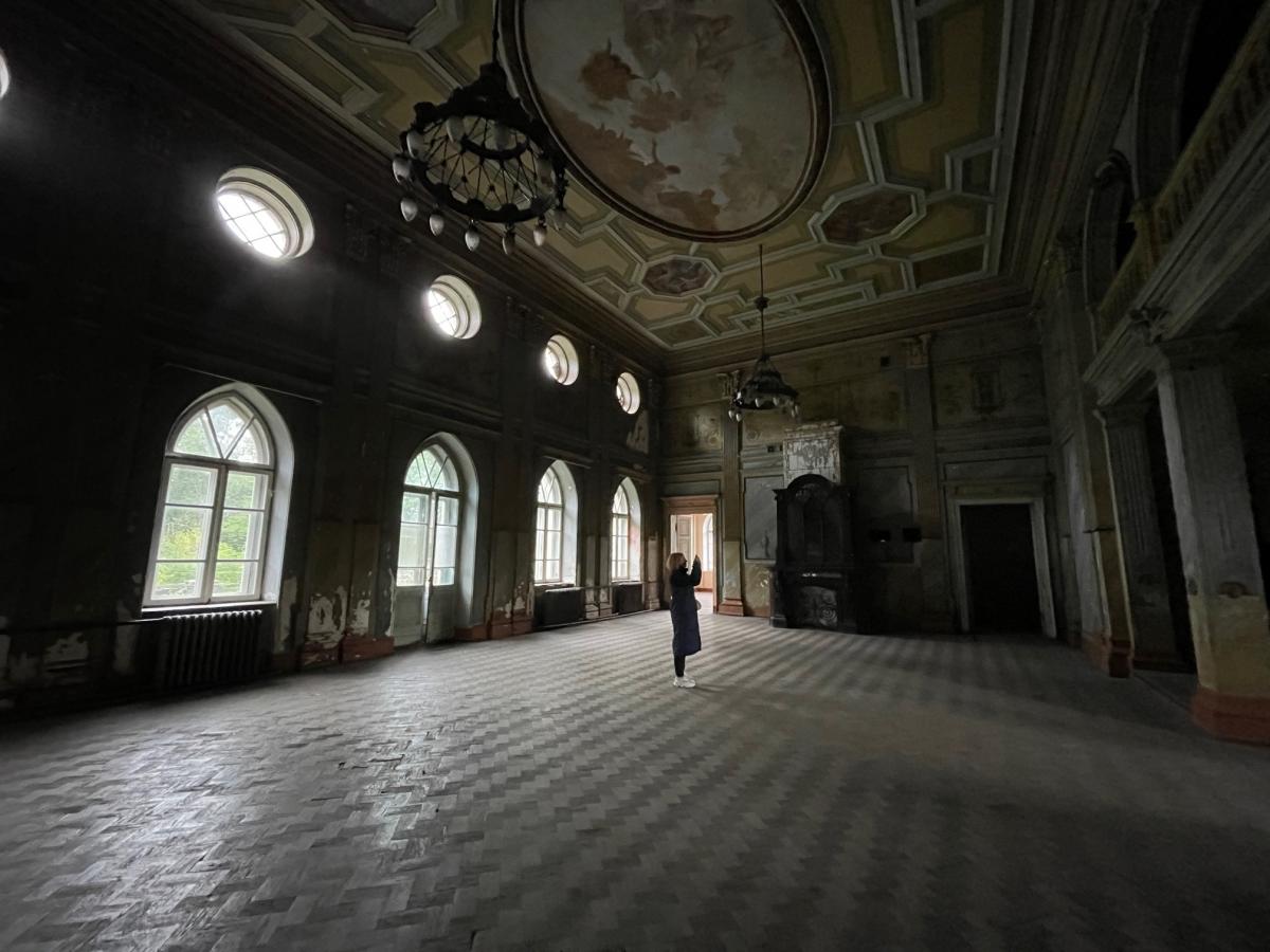 Барон облаштував свій розкішний палац із розмахом / фото 1+1 Барон облаштував свій розкішний палац із розмахом / фото 1+1