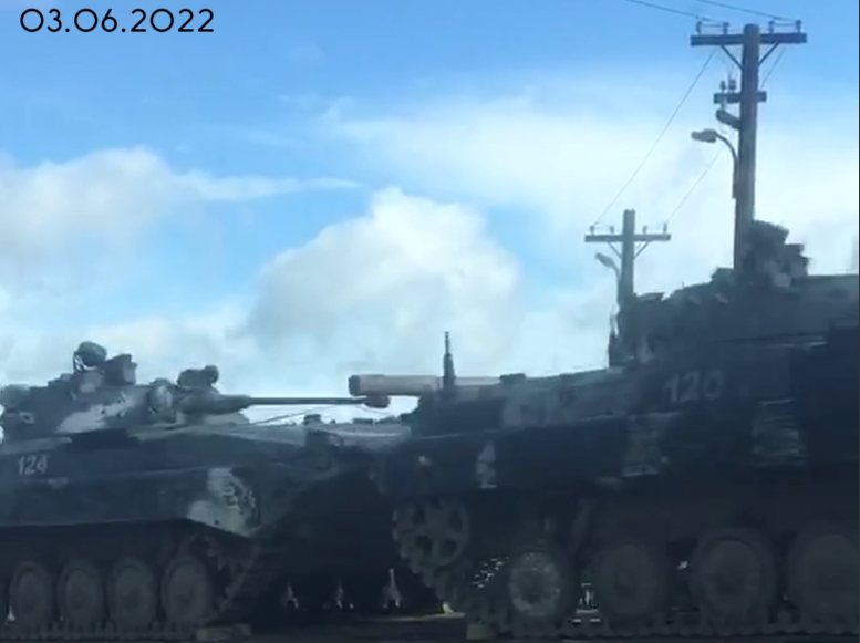 В сторону Борисова проехал эшелон военной техники Вооруженных сил Беларуси \ скриншот с видео В сторону Борисова проехал эшелон военной техники Вооруженных сил Беларуси \ скриншот с видео