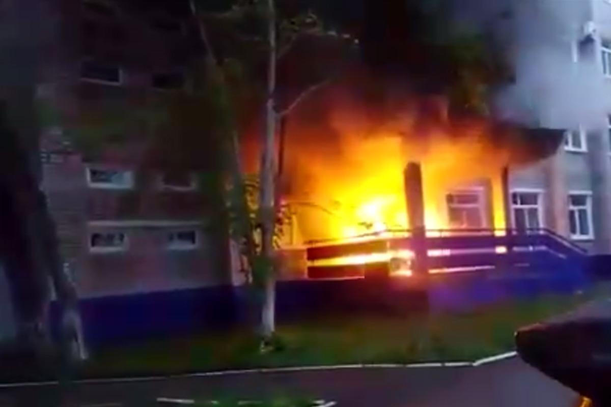 На території РФ підпалили відділення Росгвардії / скріншот