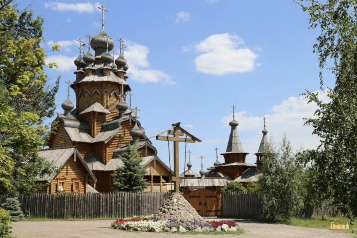 Дерев'яний скит був побудований в 1912 році Дерев'яний скит був побудований в 1912 році