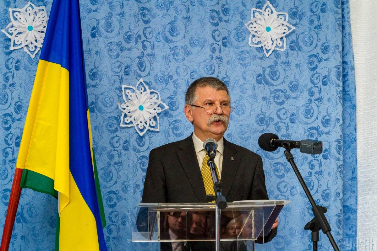 Ласло Кевер побачив у Зеленського "психічні проблеми" / фото УНІАН, Янош Немеш Ласло Кевер побачив у Зеленського "психічні проблеми" / фото УНІАН, Янош Немеш