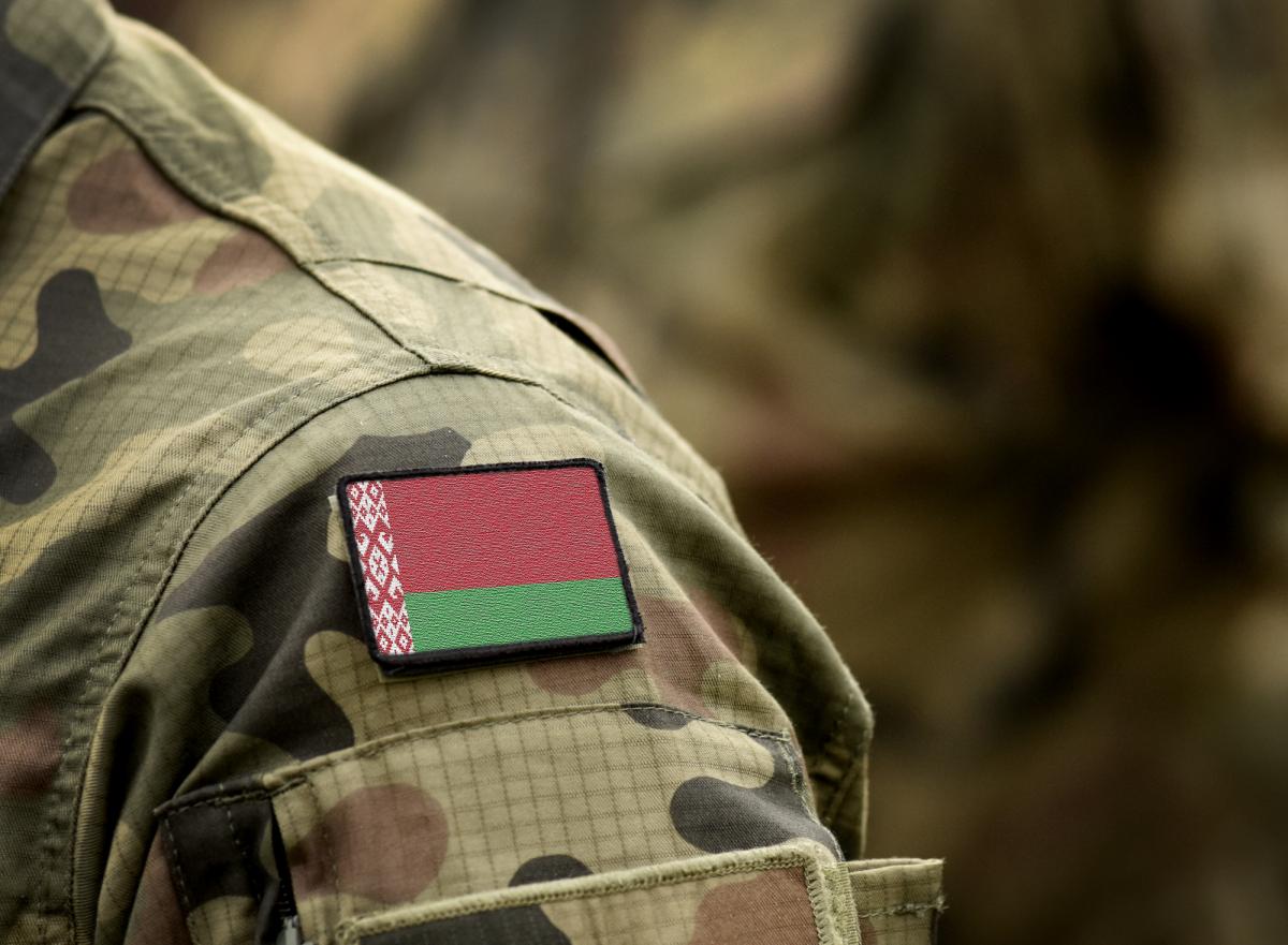 Подоляк заверил, что белорусская армия полностью деморализована / фото ua.depositphotos.com