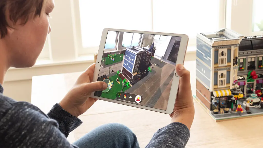 Технологія з доповненої реальності ARKit 2 / фото Apple Технологія з доповненої реальності ARKit 2 / фото Apple