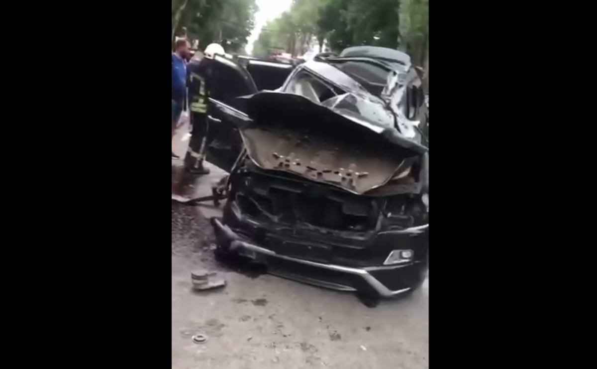 Российский оккупант устроил масштабную аварию в Херсоне / скриншот Российский оккупант устроил масштабную аварию в Херсоне / скриншот