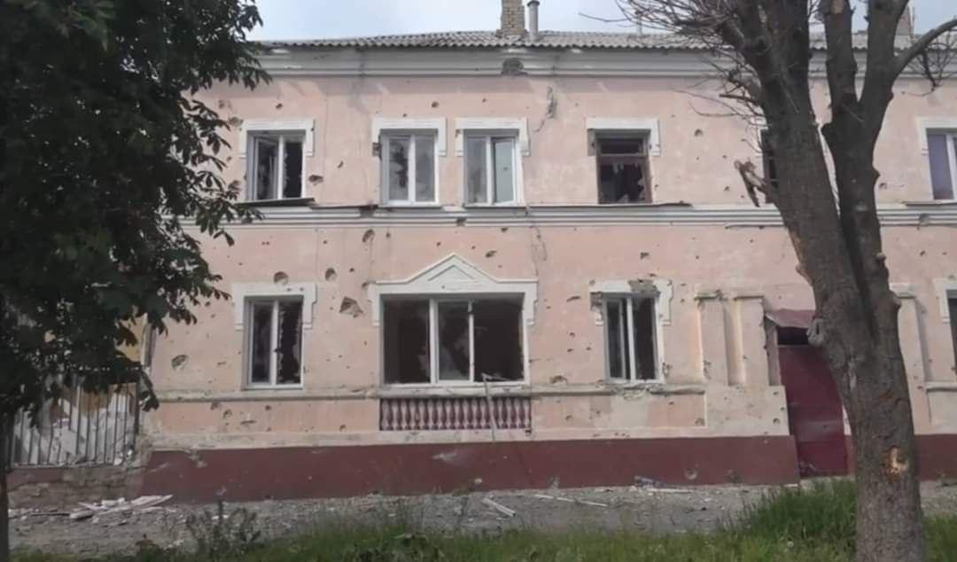 Вследствие вражеского обстрела Приволье ранено местную жительницу / фото телеграмм-канал Сергея Гайдая Вследствие вражеского обстрела Приволье ранено местную жительницу / фото телеграмм-канал Сергея Гайдая